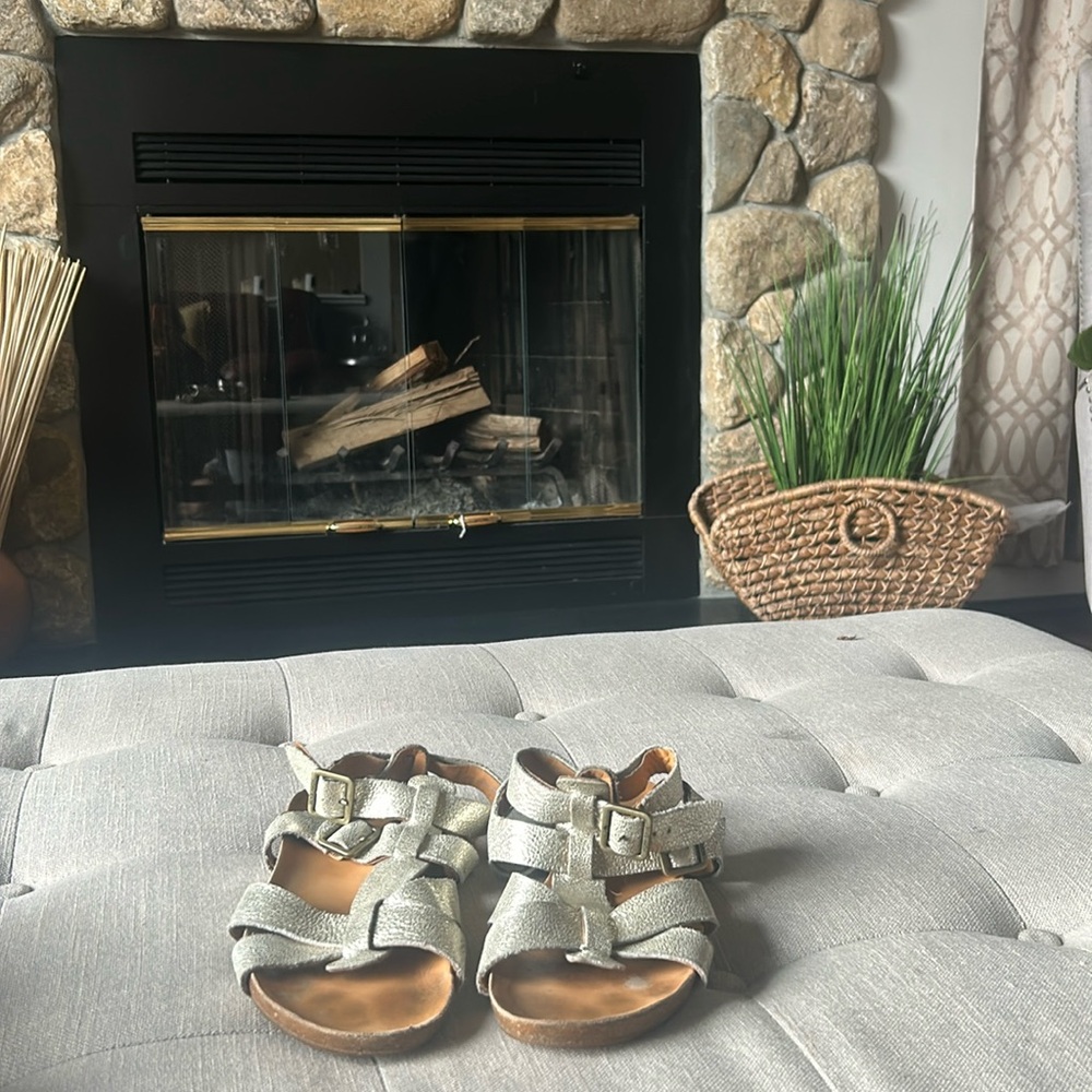 Kork-Ease Doughty Double-Buckle T-Strap Gold Leather Comfort Sandals Size 9